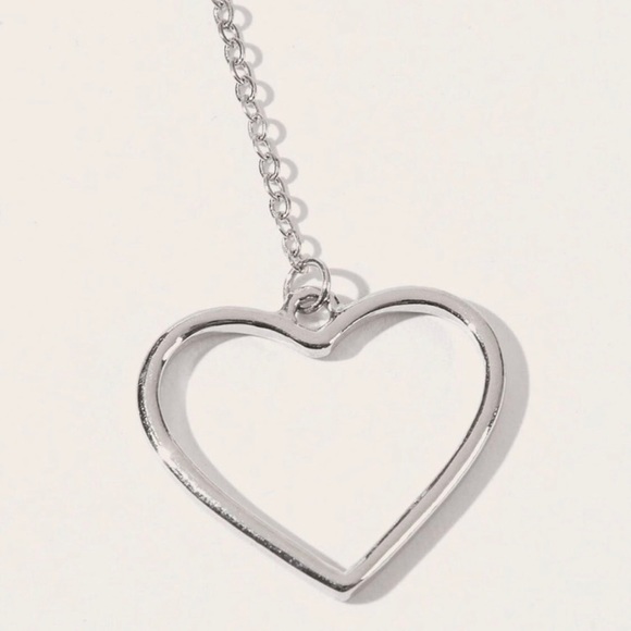 NWT CHAIN HEART DROP SILVER EARRINGS! CUTE! - Picture 2 of 3